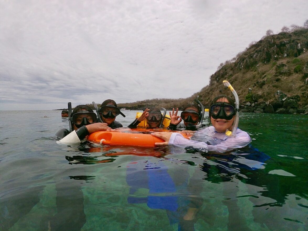 The girls from Gills Club learning to snorkel