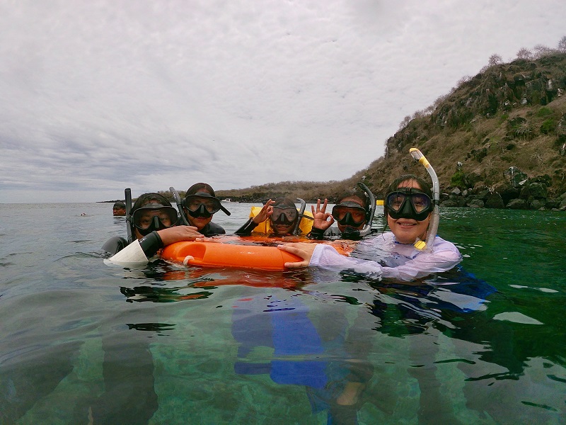 The girls from Gills Club learning to snorkel © Galapagos Science Center