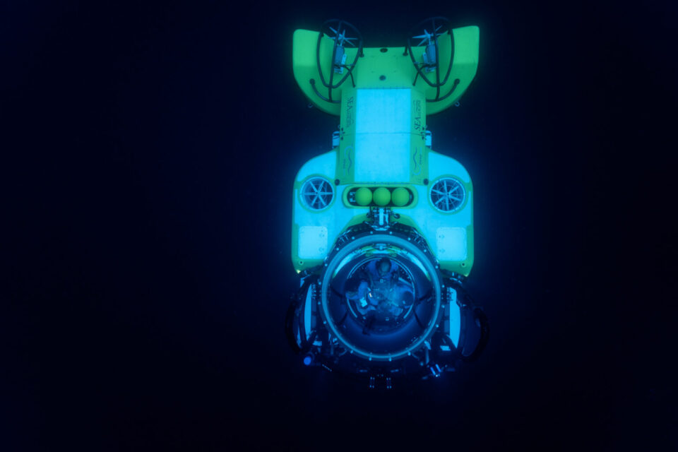 Dr. Sylvia Earle and Salome Buglass, Marine Ecologist at the Charles Darwin Foundation are traveling down in the submersible for an exploratory dive in the twilight zone a couple of miles off Wolf Island © Rolex/Franck Gazzola Dr. Sylvia Earle and Salome Buglass, Marine Ecologist at the Charles Darwin Foundation are traveling down in the submersible for an exploratory dive in the twilight zone a couple of miles off Wolf Island © Rolex/Franck Gazzola